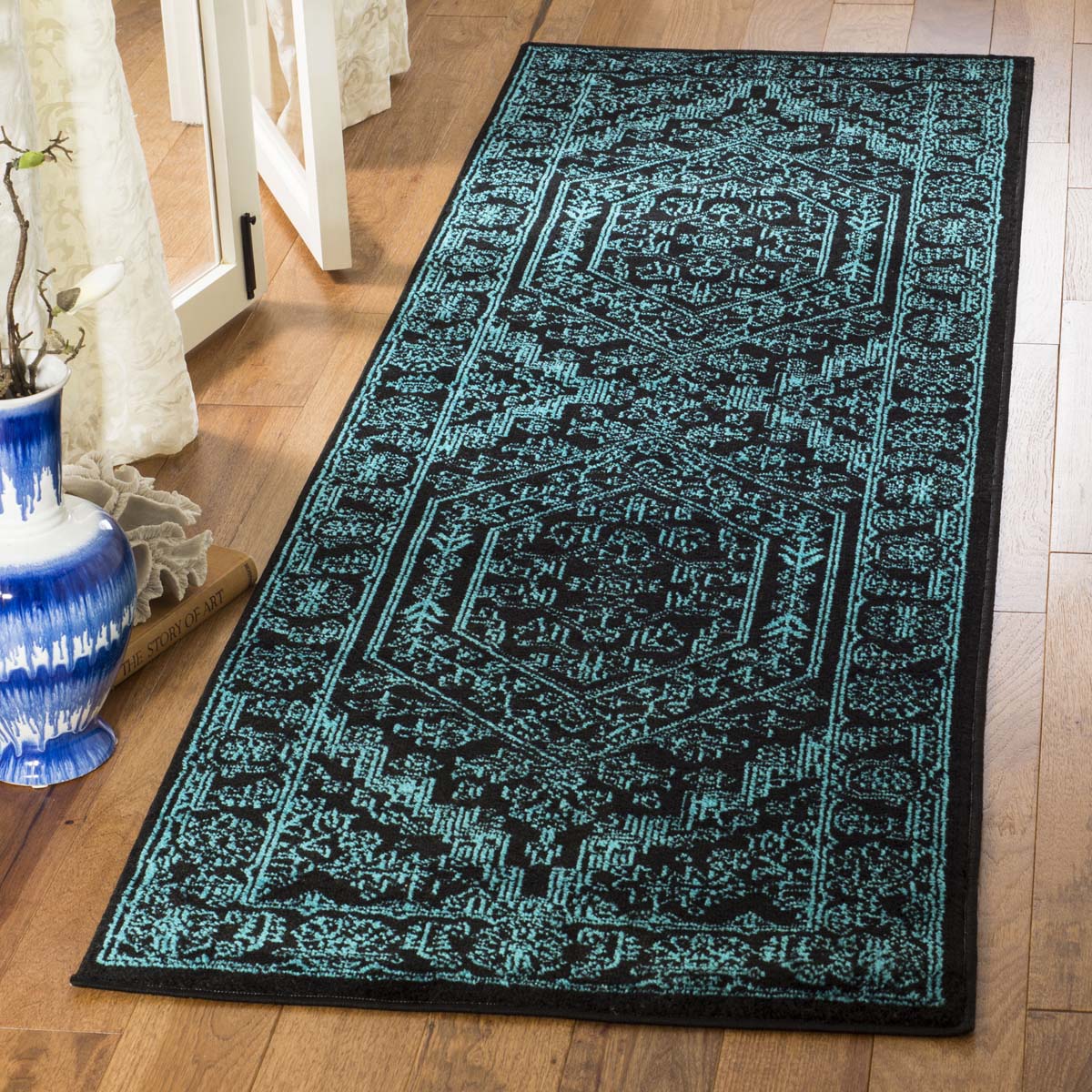 Frosted Valley Traditional Rugs