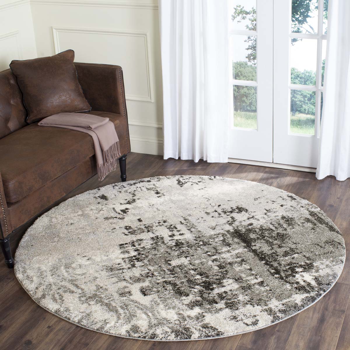 Whispering Echo Classical Rugs